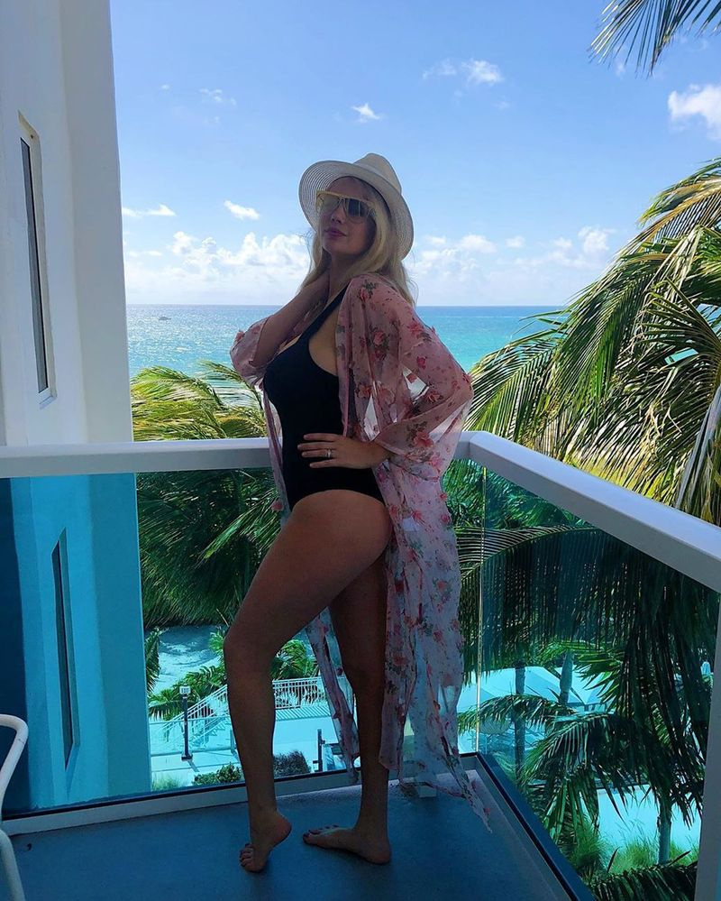 Plavky Kate Upton po pôrode