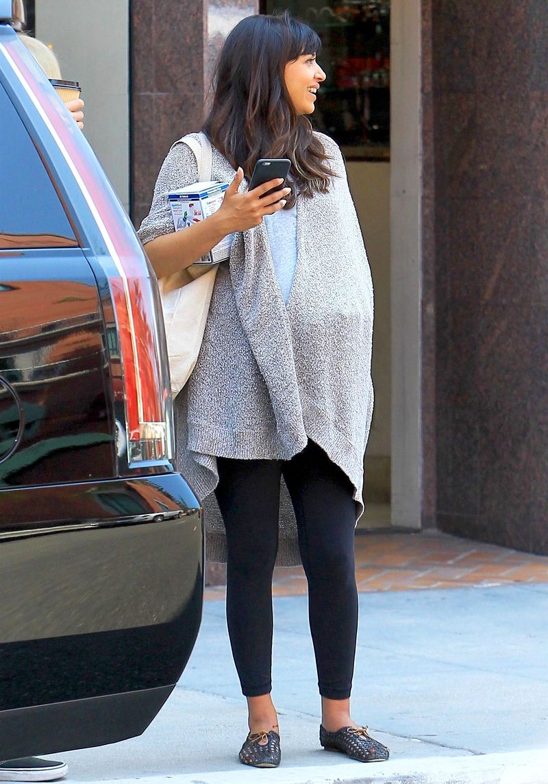 Hannah Simone y Jesse Giddings