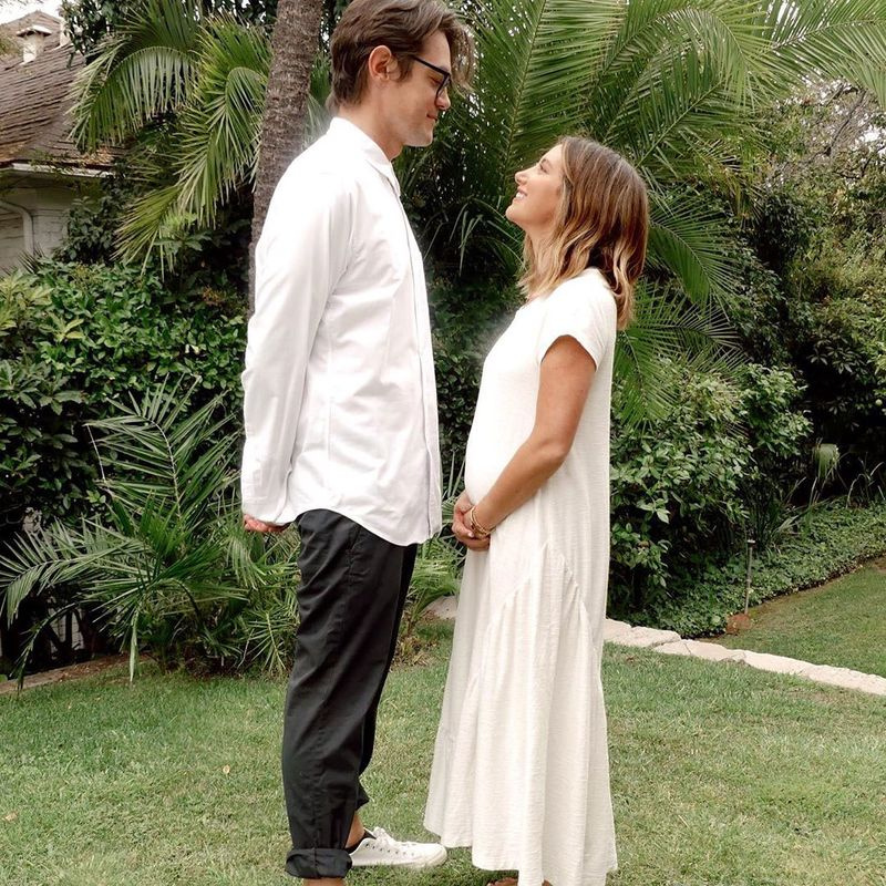 Die schwangere Ashley Tisdale enthüllt, warum sie und ihr Ehemann Christopher French beschlossen haben, nicht sofort Kinder zu bekommen