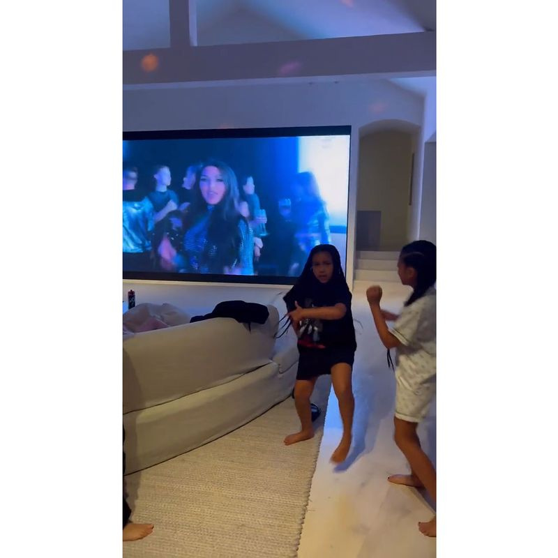 Los niños de Kim Kardashian organizan su fiesta de cumpleaños número 41 iluminada 3