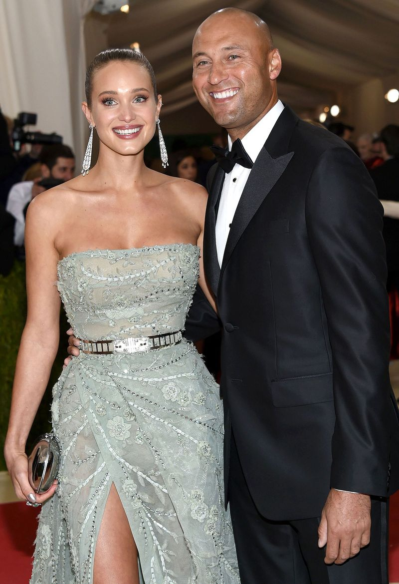 デレク・ジーターは妻のハンナ・デービスと彼の赤ん坊の娘を保護します