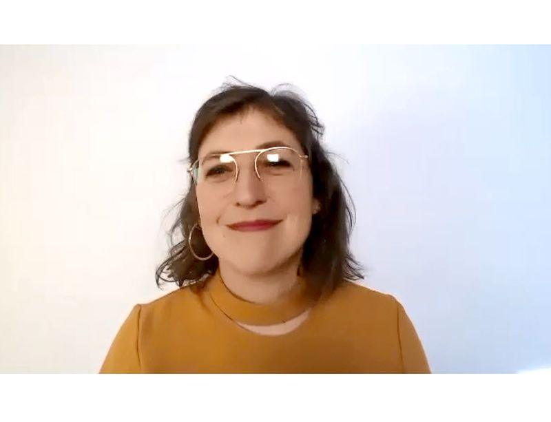 Ο Mayim Bialik τόσο ευγνώμων σχέση με τον πρώην σύζυγό του εν μέσω πανδημίας κορωνοϊού