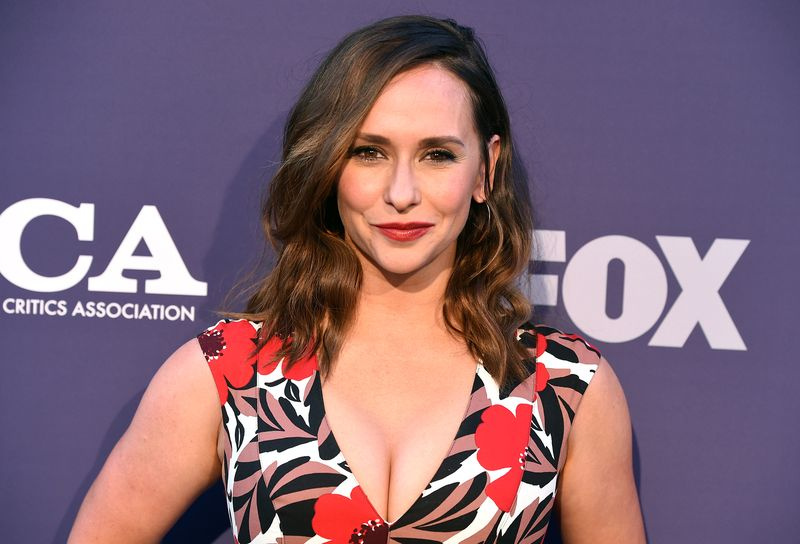 Jennifer Love Hewitt muestra la barriga del bebé días después de anunciar el embarazo: