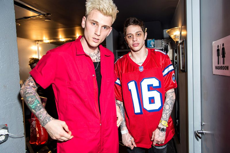 Machine-Gun-Kelly-Pete-Davidson-trøjer-koncert
