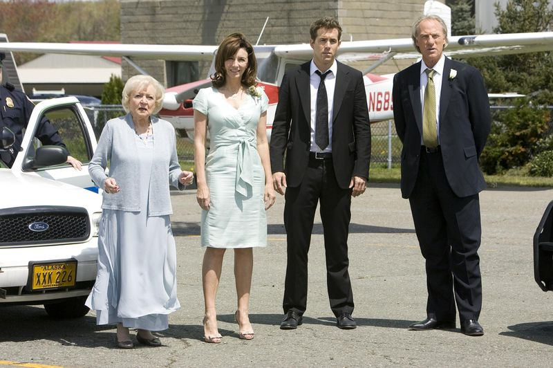 Ryan Reynolds vyznamenáva Costar Betty White po jej smrti za „Návrh“.