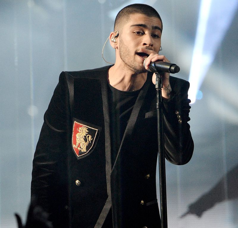 ZAYN actúa en el escenario de los iHeartRadio Music Awards que se transmitieron en vivo por TBS, TNT Y TRUTV desde The Forum el 3 de abril de 2016 en Inglewood, California.