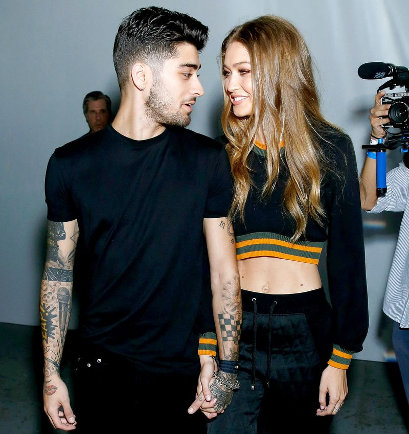 Zayn Malik y Gigi Hadid asisten al espectáculo Versus Versace durante la Semana de la Moda de Londres Colecciones Primavera/Verano 2016/2017 el 17 de septiembre de 2016 en Londres, Reino Unido.