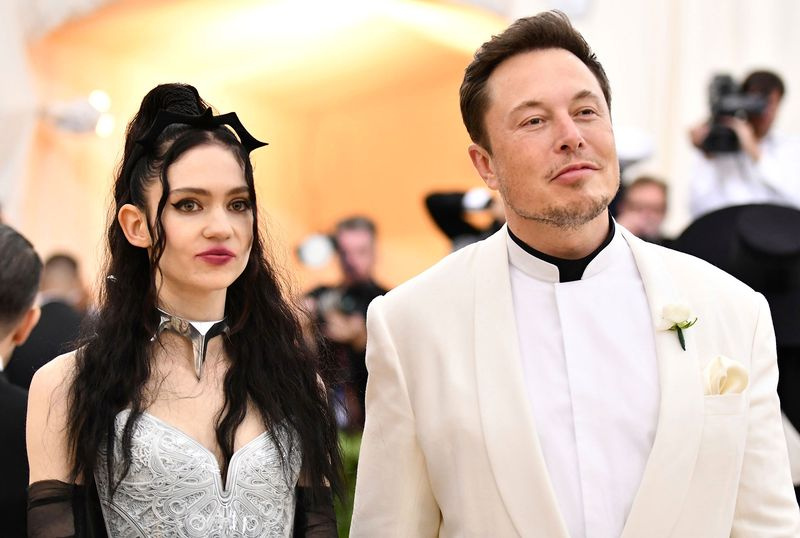 Ο Grimes εξακολουθεί να ζει με τον Elon Musk εν μέσω Split 2