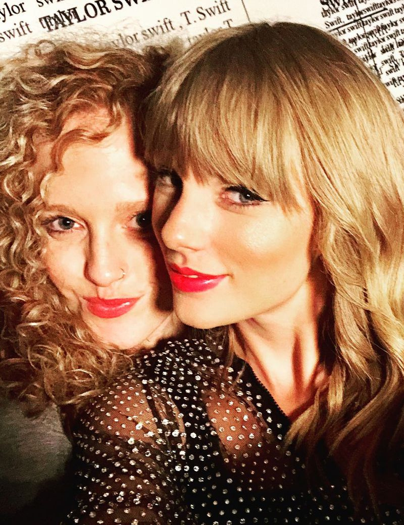 La meilleure amie de longue date de Taylor Swift, Abigail Anderson, est fiancée :