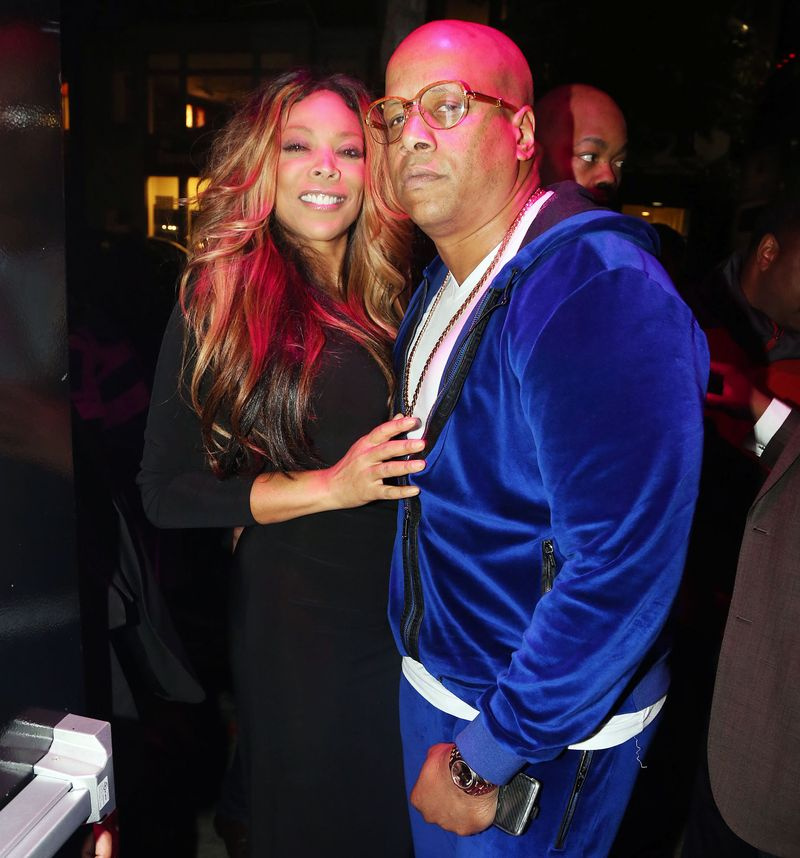 Wendy Williams abandona el anillo de bodas Anillo de flores de Kevin Hunter