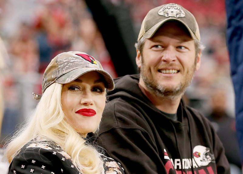 Gwen Stefani a Blake Shelton sa zúčastňujú zápasu NFL medzi Green Bay Packers a Arizona Cardinals na University of Phoenix Stadium 27. decembra 2015 v Glendale v Arizone.