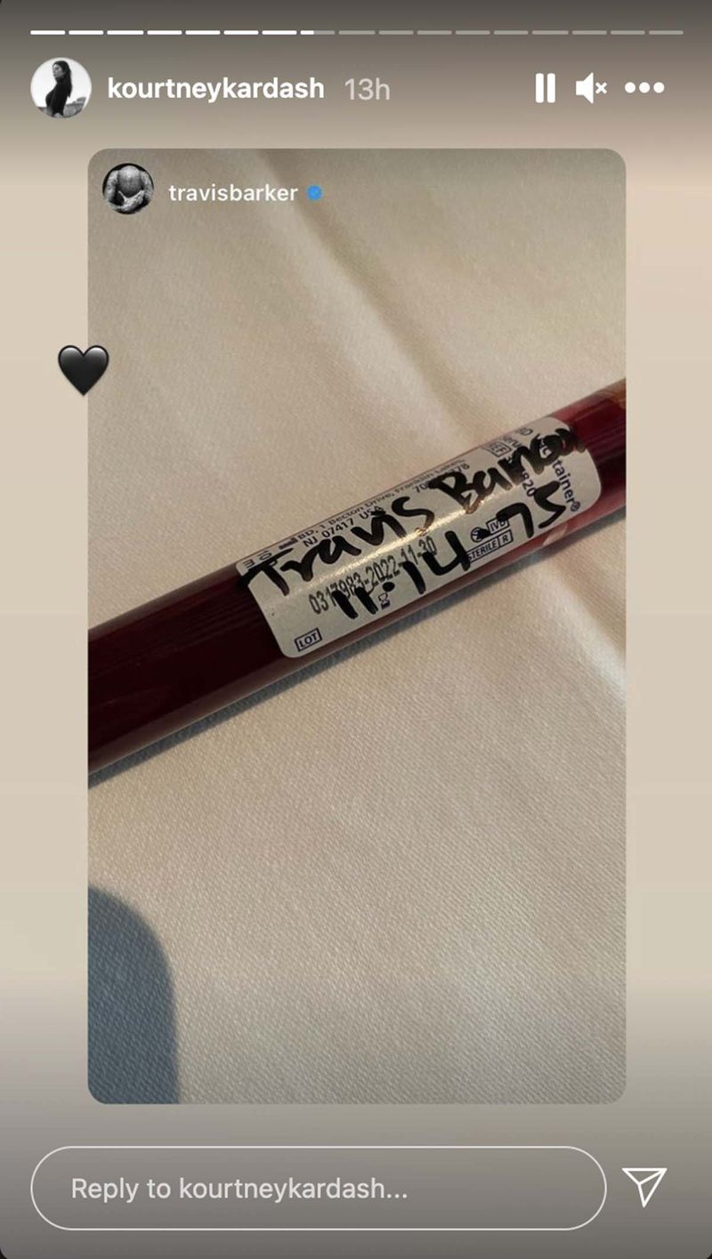 Kourtney Kardashian veröffentlicht ausgefallenes Foto von Travis Barkers Blood Vial
