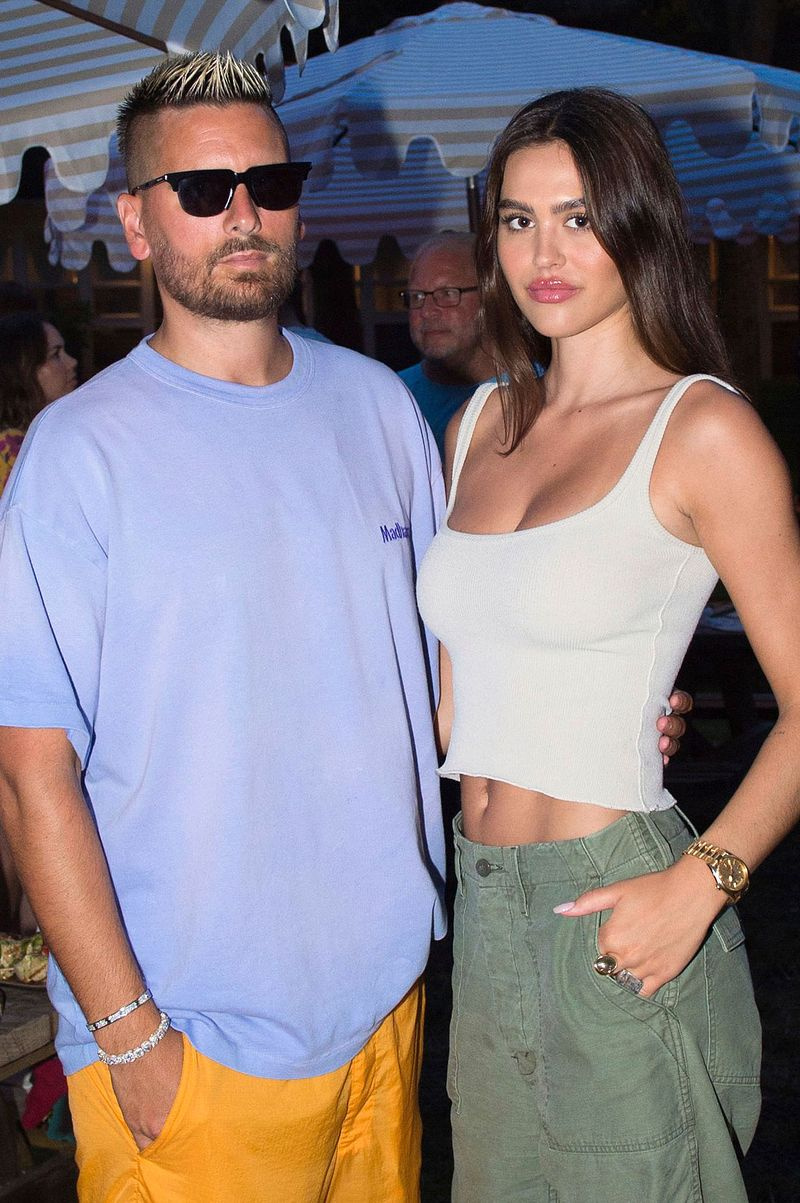 Η Amelia Grey Hamlin φοράει πουκάμισο Don