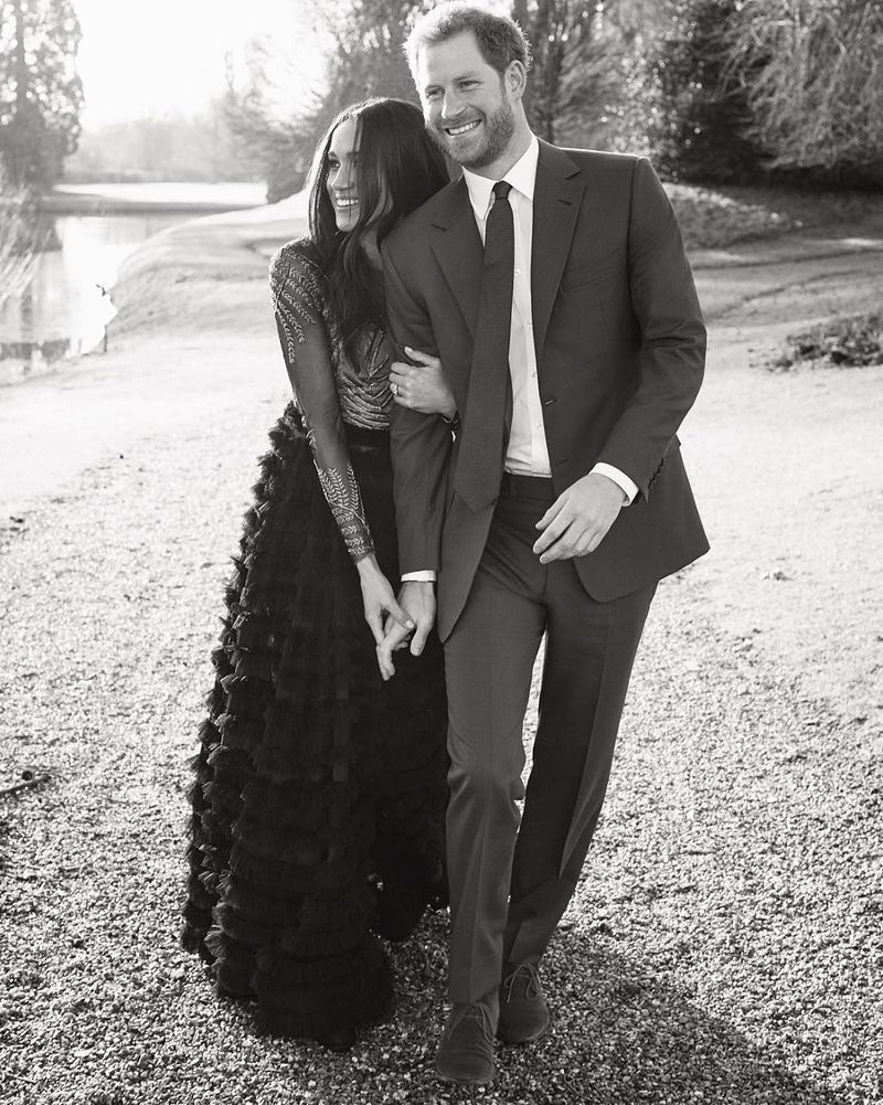 Oficiálna zásnubná fotografia princa Harryho a Meghan Markle