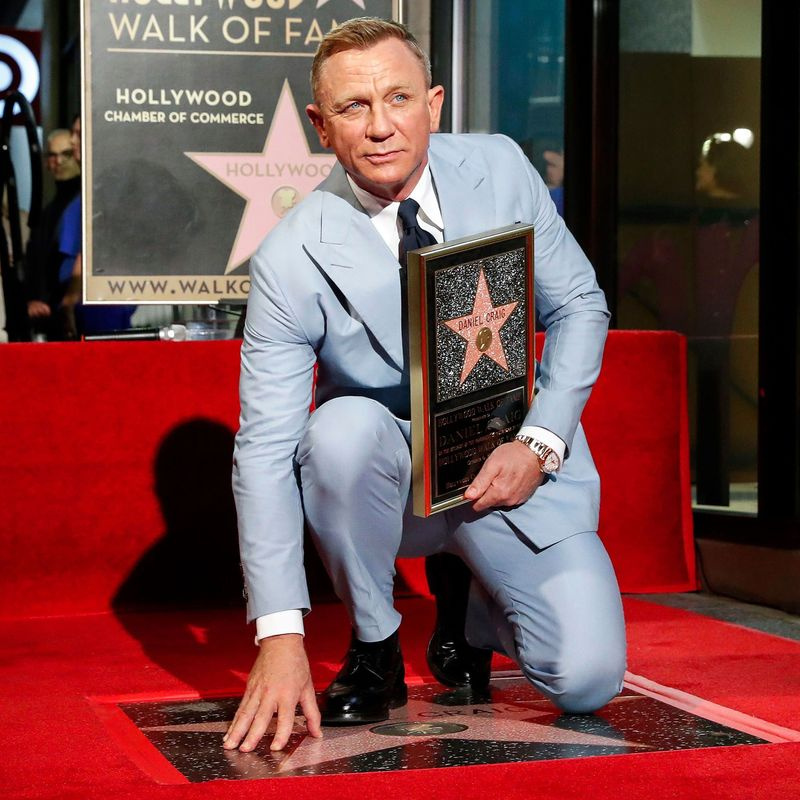 Daniel Craig chodí do gay barov, takže to nerobí