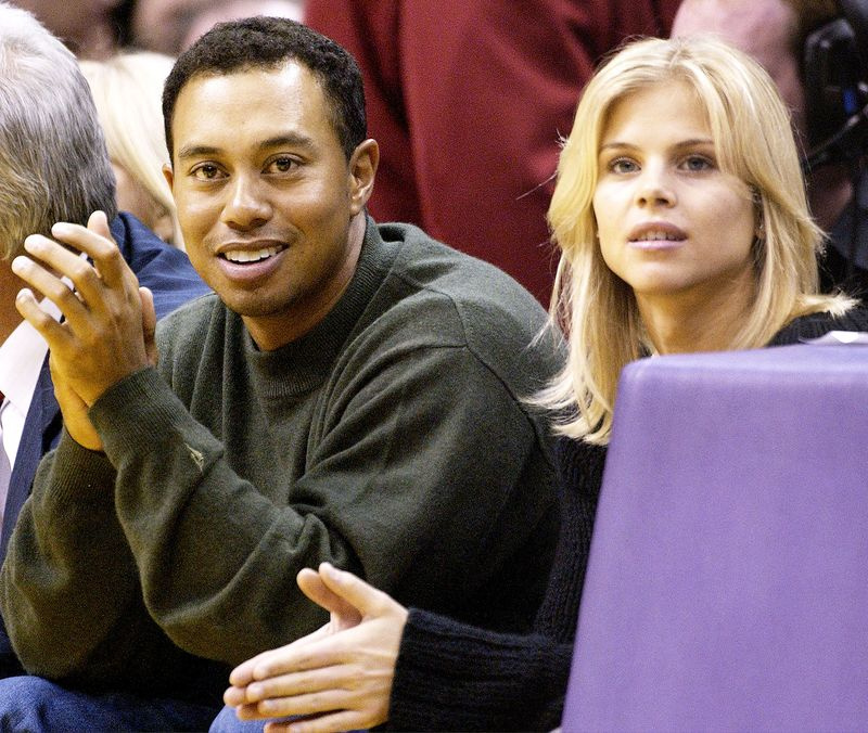 Tiger Woods und Elin Nordegren beim Spiel der Los Angeles Lakers im Jahr 2003