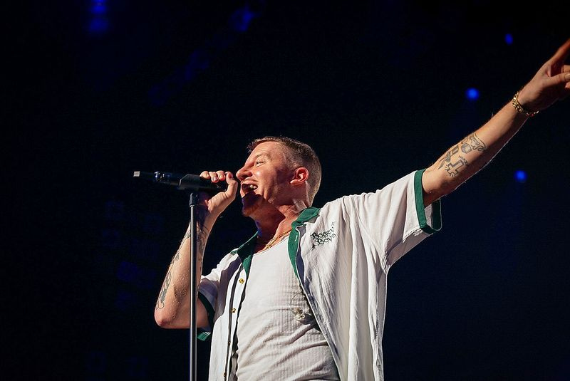 Macklemore åbner op om sin afhængighed efter tilbagefald under pandemien Hvis det ikke var for bedring, ville jeg ikke være her