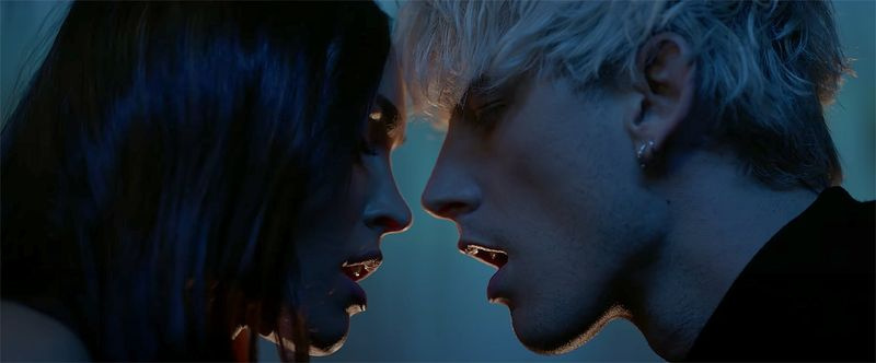Machine Gun Kelly se pone nerviosa cuando se le pregunta sobre la filmación del video musical Steamy Megan Fox 3