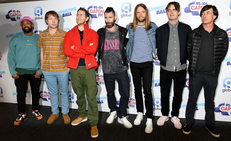 Comment Adam Levine a réagi au fan de Maroon 5 se précipitant sur scène pour l