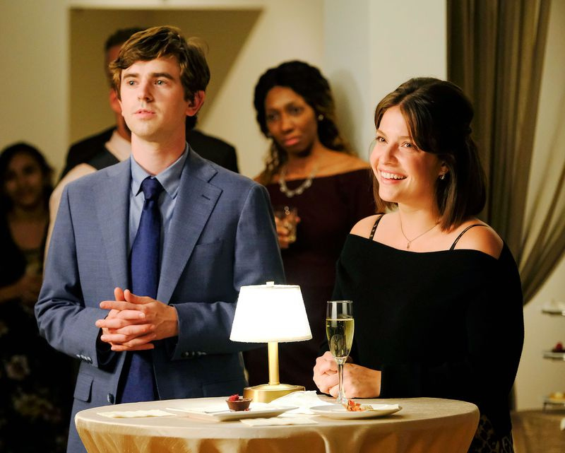 Surprise The Good Doctor Freddie Highmore παντρεύτηκε την Paige Spara