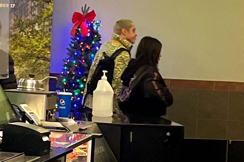 Kim K miluje Staten Island uprostred romantiky Petea Davidsona, jeho nízky kľúč
