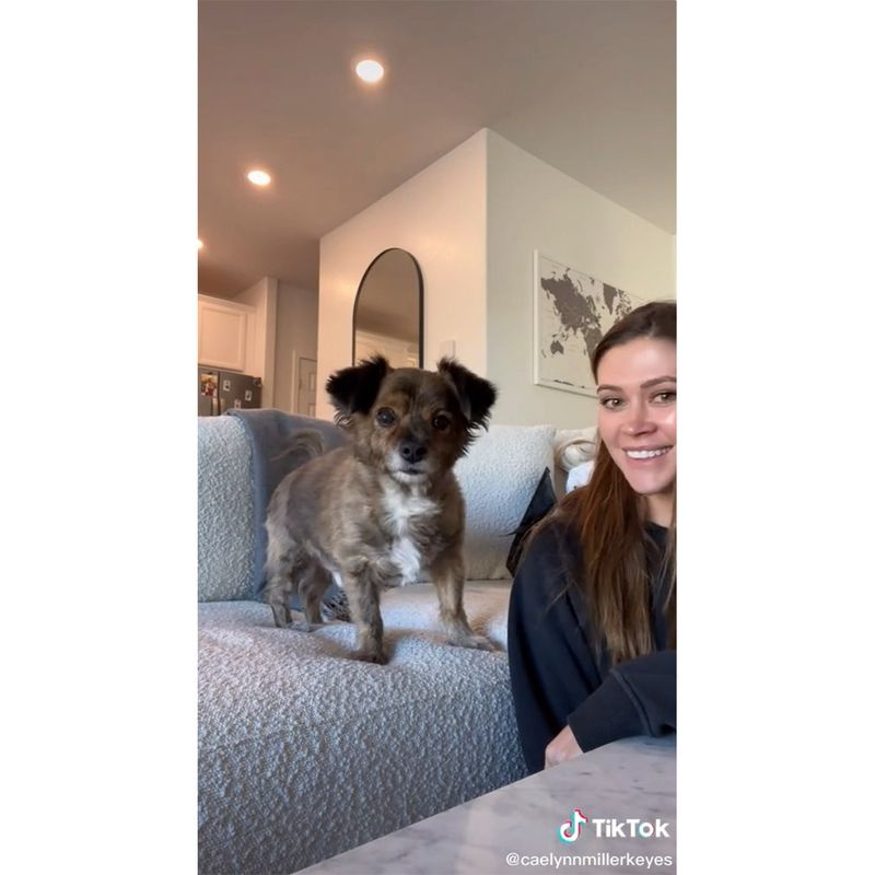 CaelynnMiller-KeyesとBFDean Unglert Welcome New Rescue Puppy 3