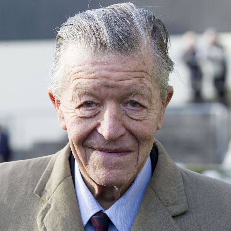 Der frühere Rennberater von Queens, Sir Michael Oswald, stirbt im Alter von 86 Jahren