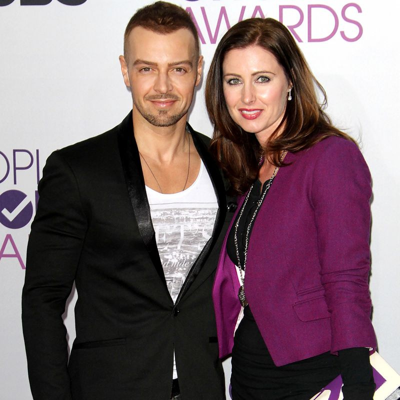 Joey Lawrence está comprometido con Samantha Cope en medio del divorcio de Chandie Lawrence