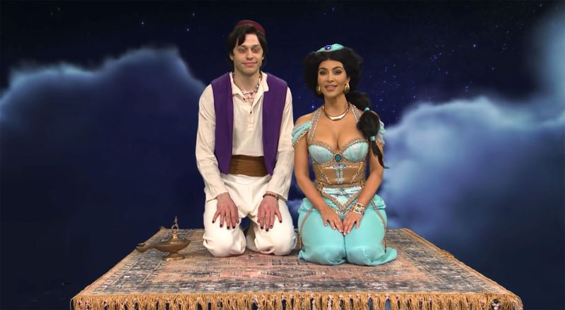 アラジンとジャスミンSNLキム・カーダシアンとピート・デイヴィッドソンは私たちが知っているすべてのことをロマンスと噂しました