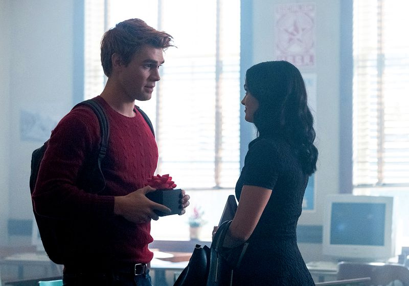 KJ Apa als Archie Andrews und Camila Mendes als Veronica Lodge in „Riverdale“