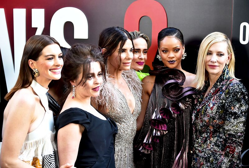 Anne Hathaway, Helena Bonham Carter, Sandra Bullock, Sarah Paulson, Rihanna y Cate Blanchett asisten a la