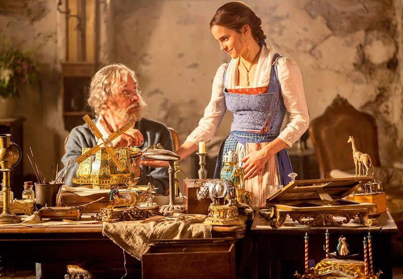 Kevin Kline y Emma Watson La Bella y la Bestia