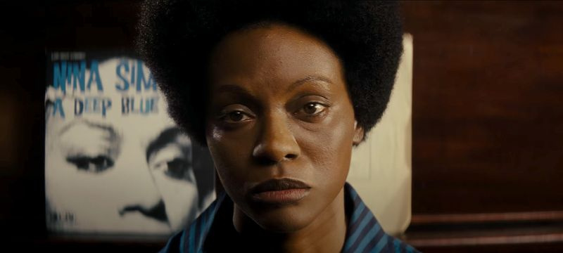 Zoe Saldana sa v slzách ospravedlňuje za to, že hrala Ninu Simone v životopisnom filme z roku 2016