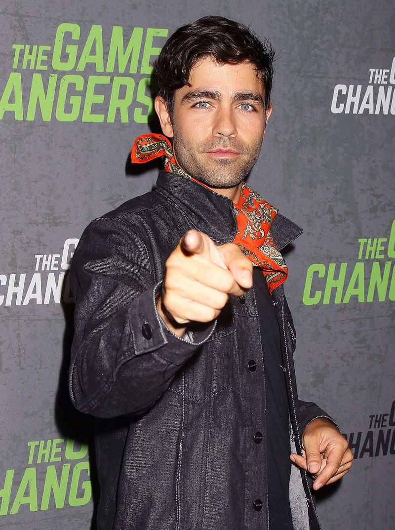 Ο Adrian Grenier αντιδρά στο να τον αποκαλούν τον κακοποιό