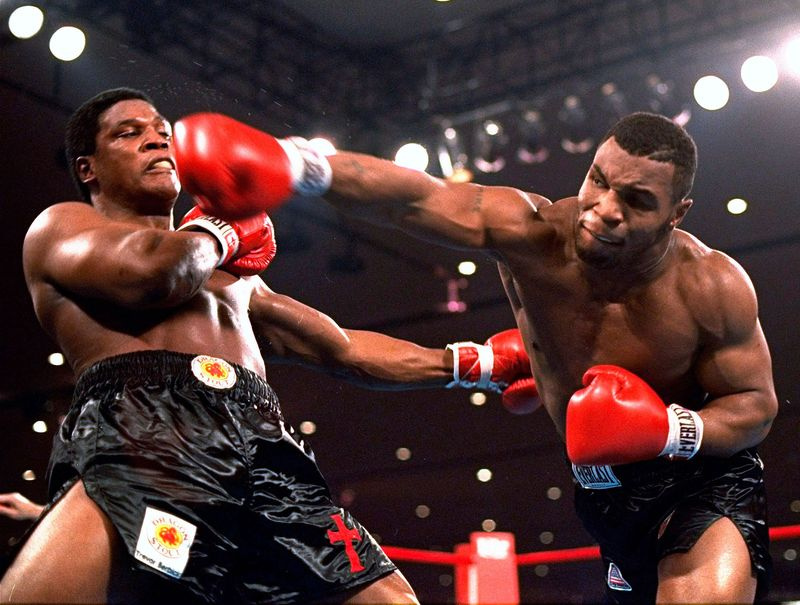 Mike Tyson regresa al boxeo después de 15 años