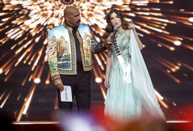 Steve Harvey vuelve a equivocarse en Miss Universo 2021 Paraguay Nadia Ferreira