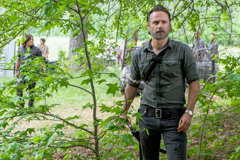 Andrew Lincoln como Rick Grimes y Norman Reedus como Daryl Dixon en The Walking Dead.