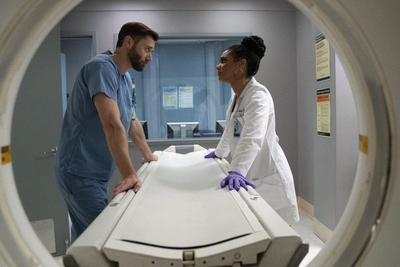 New Amsterdams Ryan Eggold Freema Agyeman sobre Max Helens Future