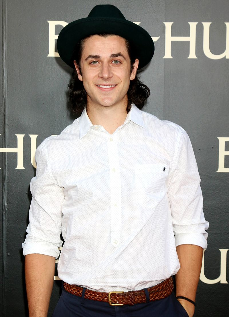 David Henrie Selena Gomez Abajo Wizards Of Waverly Place Revival