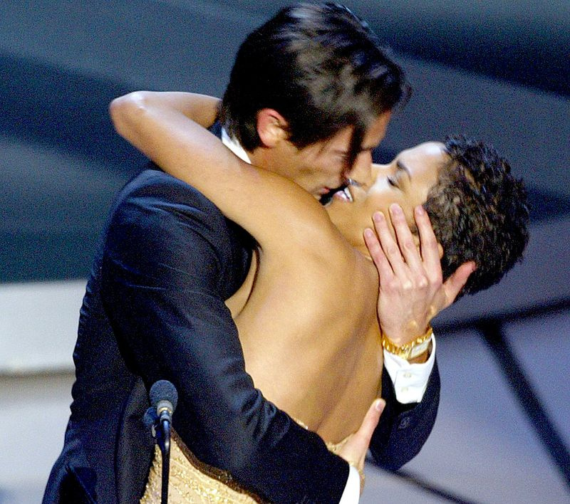 Adrien Brody embrasse l