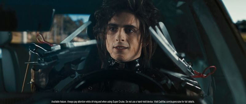 Timothee Chalamet se transforma en el hijo de Edward Scissorhands en el anuncio del Super Bowl con Winona Ryder