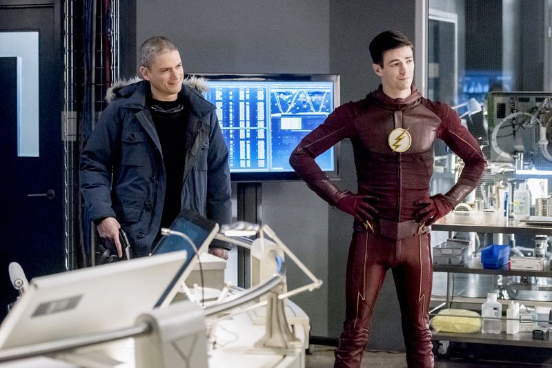 Ventvorts Millers kā Leonards Snarts/Kapteinis Kolds un Grants Gustins Barija Alena lomā filmā The Flash.