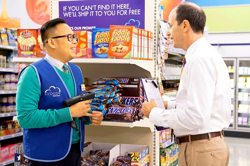 Superstore Nico Santos a Michael Bunin