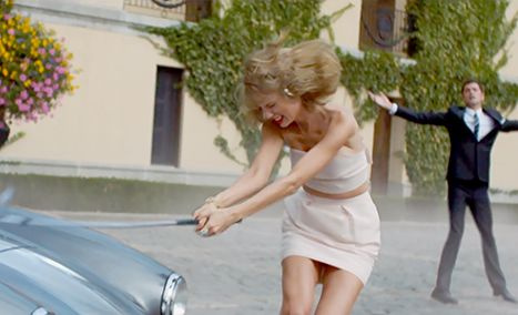 Espacio en blanco - Taylor con palo de golf