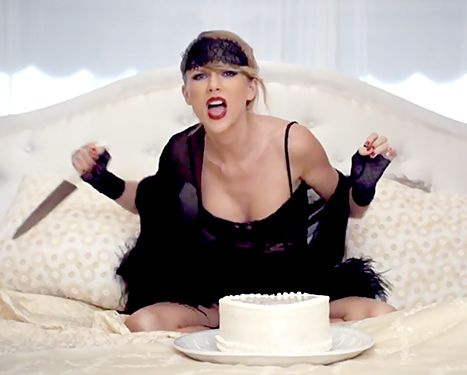 Espacio en blanco - Taylor con cuchillo