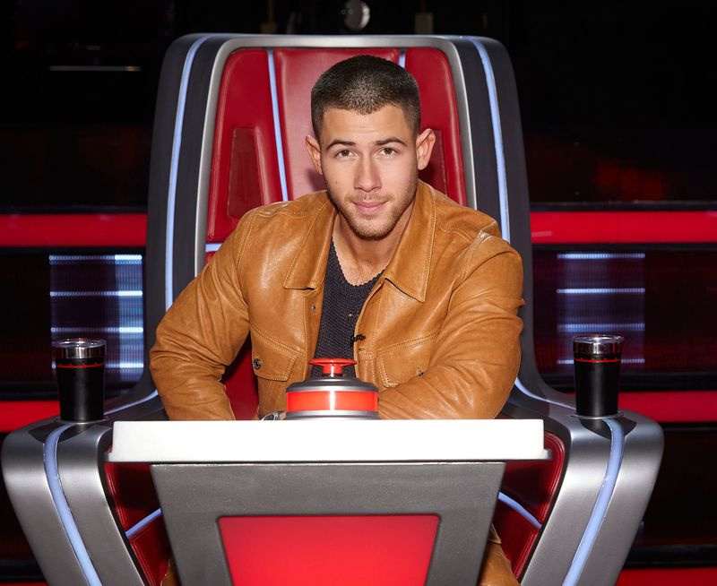 Ariana Grande se hace cargo de Nick Jonas