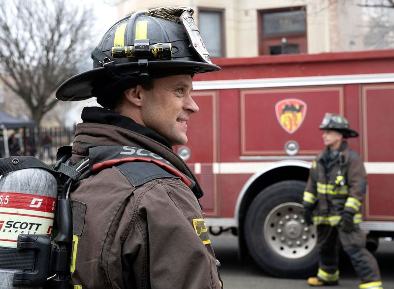 Liegt Romantik in der Luft auf dem Chicago Fire PD Crossover