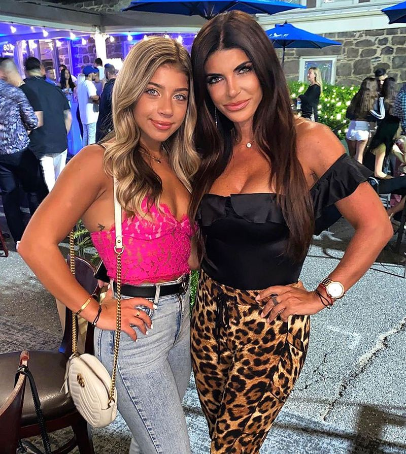 Les vraies femmes au foyer des stars du New Jersey claquent Jackie Goldschneider entraînant Gia dans le combat de Teresa Giudice