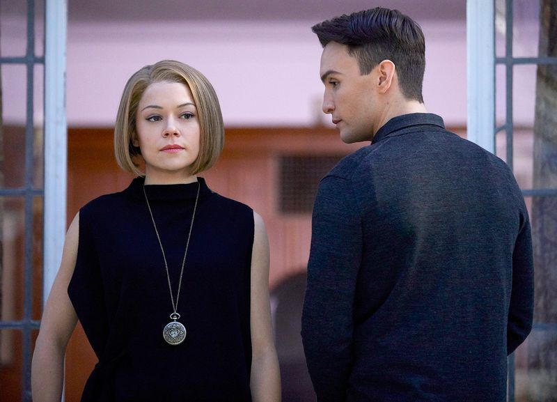 Rachel (Tatiana MAslany) et Ira (Ari Millen)