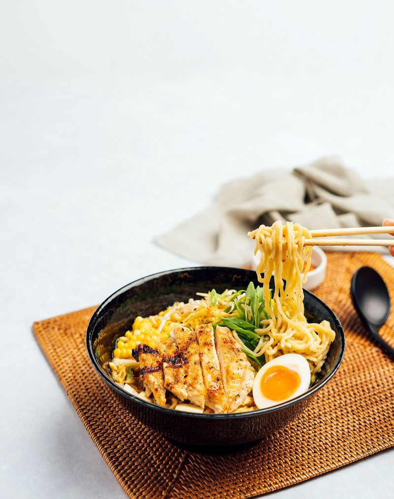 カイリー・ジェンナーのお気に入りの世界的にインスピレーションを得たラーメンレシピをお試しください